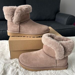UGG SANIYA SHEARLING MINI BOOT